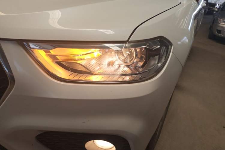 Used Haval H2 2017 Blue Label 1.5T Automatic Two-Wheel Drive Elite Model Left Front Headlight