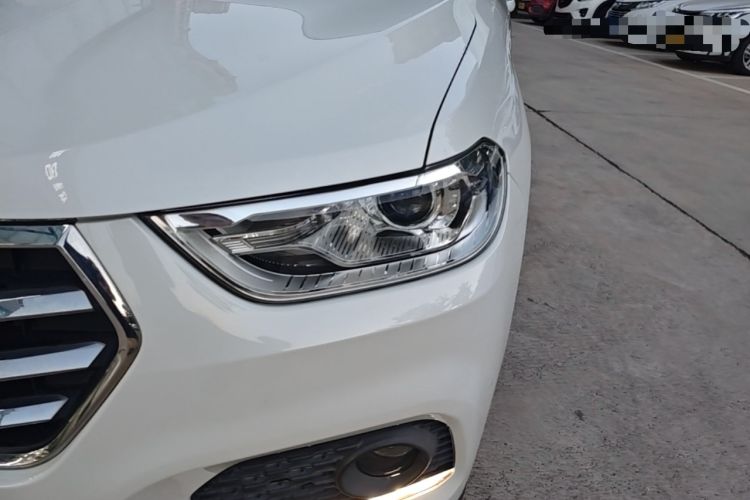Used Haval H2 2017 Blue Label 1.5T Automatic Two-Wheel Drive Luxury Model Left Front Headlight