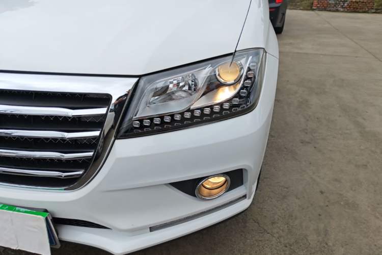 Used Haval H2 2017 Red-Label 1.5T Manual Two-Wheel Drive Luxury Model Left Front Headlight