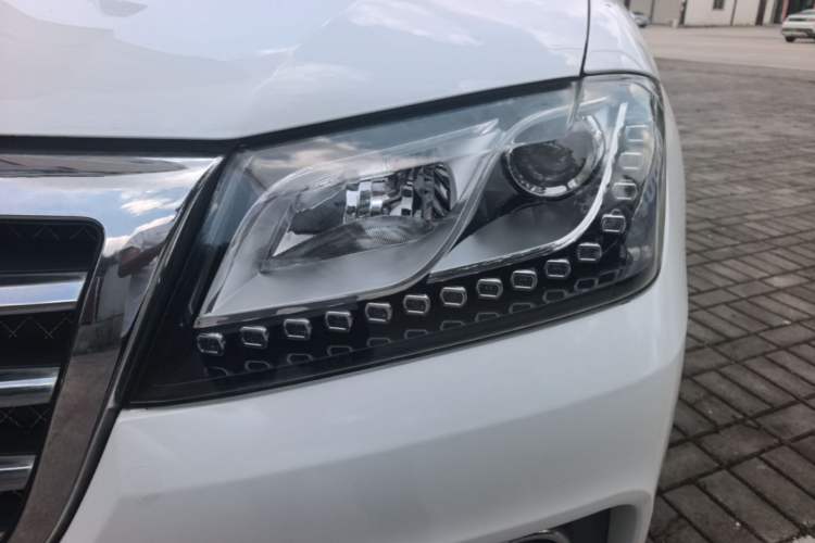Used Haval H2 2017 Red-Label 1.5T Automatic Two-Wheel Drive Elite Model Left Front Headlight