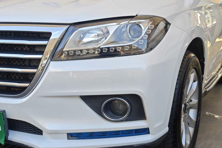 Used Haval H2 2017 Red-Label 1.5T Automatic Two-Wheel Drive Elite Model Left Front Headlight