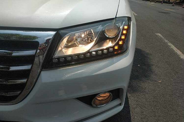 Used Haval H2 2017 Red-Label 1.5T Manual Two-Wheel Drive Comfort Model Left Front Headlight