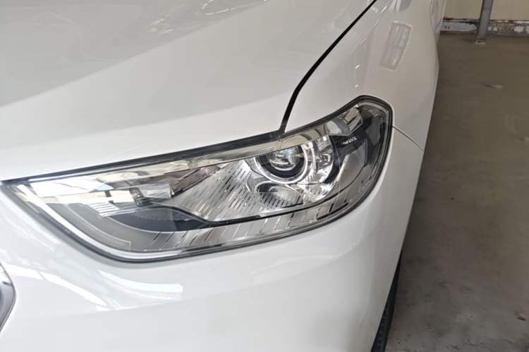 Used Haval H2 2017 Blue Label 1.5T Automatic Two-Wheel Drive Luxury Model Left Front Headlight