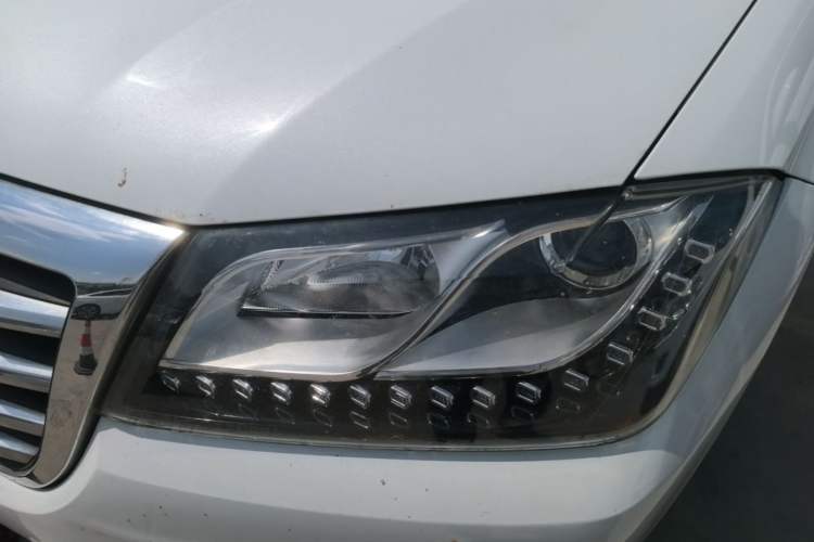 Used Haval H2 2017 Red-Label 1.5T Manual Two-Wheel-Drive Elite Model Left Front Headlight