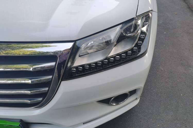 Used Haval H2 2017 Red-Label 1.5T Manual Two-Wheel Drive Luxury Model Left Front Headlight