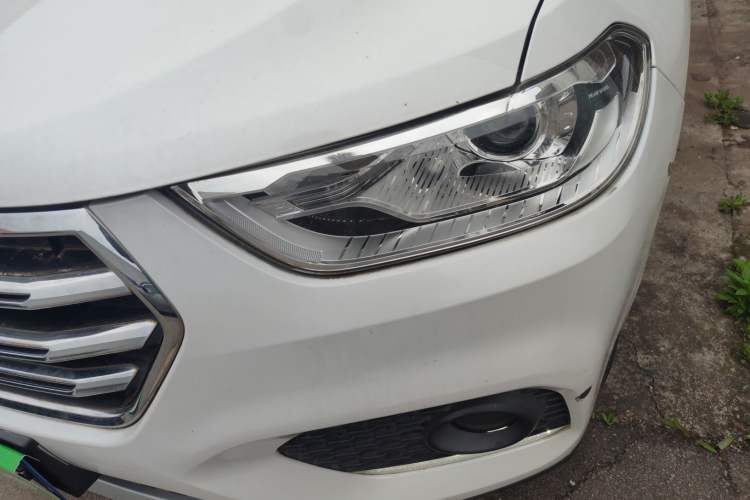 Used Haval H2 2017 Blue Label 1.5T Manual Two-Wheel Drive Elite Model Left Front Headlight