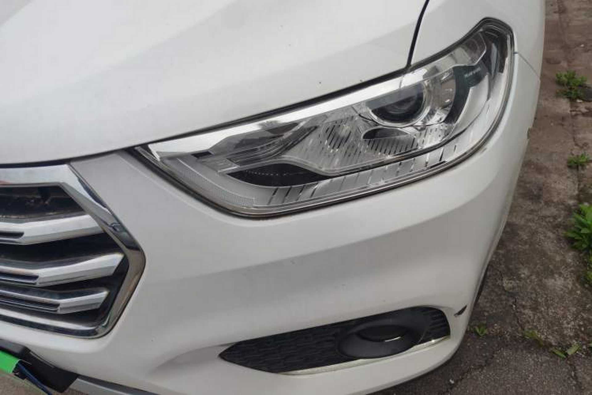 Used Haval H2 2017 Blue Label 1.5T Manual Two-Wheel Drive Elite Model Left Front Headlight