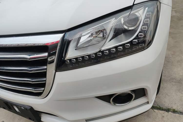 Used Haval H2 2017 Red-Label 1.5T Automatic Two-Wheel Drive Luxury Model Left Front Headlight