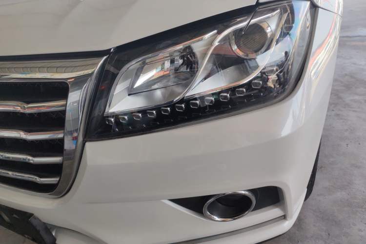 Used Haval H2 2017 Red-Label 1.5T Automatic Two-Wheel Drive Luxury Model Left Front Headlight