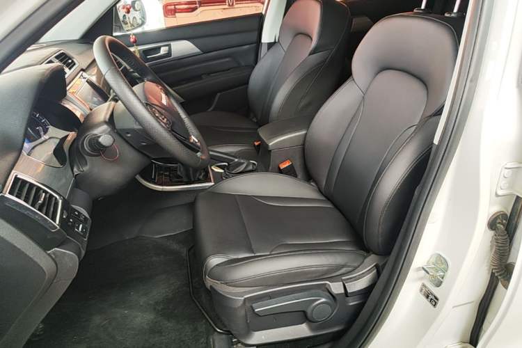 Used Haval H2 2017 Red-Label 1.5T Manual Two-Wheel-Drive Elite Model Left Front Seat
