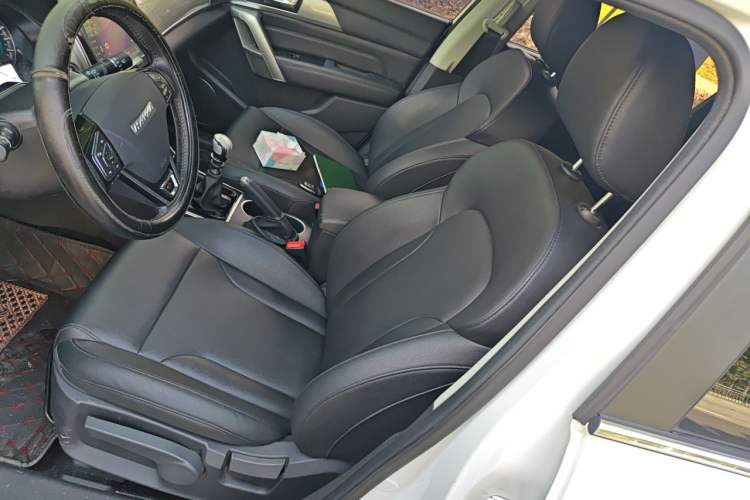 Used Haval H2 2017 Red-Label 1.5T Manual Two-Wheel-Drive Elite Model Left Front Seat