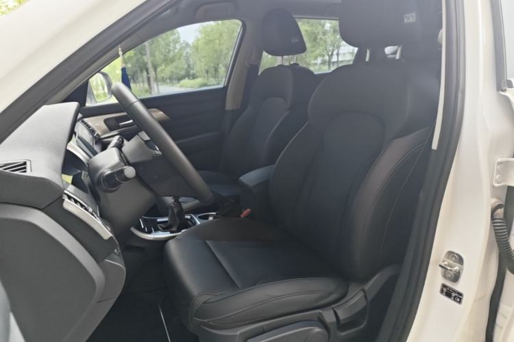 Used Haval H2 2017 Red-Label 1.5T Manual Two-Wheel-Drive Elite Model Left Front Seat