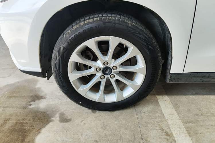 Used Haval H2 2017 Red-Label 1.5T Manual Two-Wheel-Drive Elite Model Left Front Wheel Hub