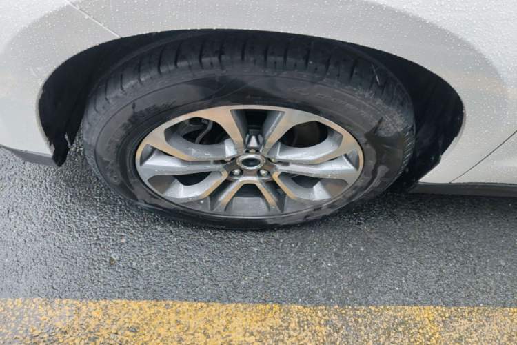 Used Haval H2 2017 Blue Label 1.5T Automatic Two-Wheel Drive Prestige Model Left Front Wheel Hub
