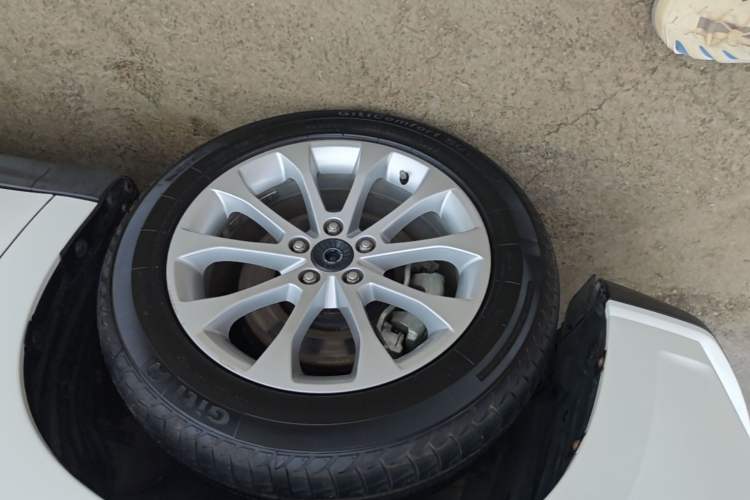 Used Haval H2 2017 Red-Label 1.5T Manual Two-Wheel Drive Luxury Model Left Front Wheel Hub