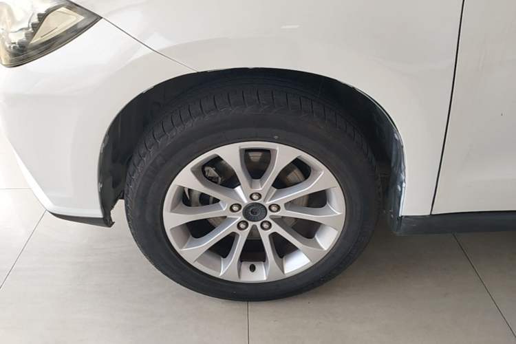 Used Haval H2 2017 Red-Label 1.5T Manual Two-Wheel Drive Comfort Model Left Front Wheel Hub