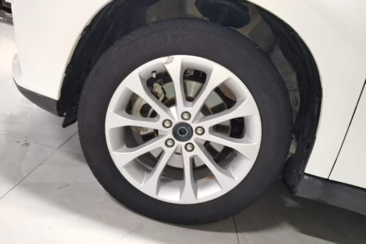 Used Haval H2 2017 Red-Label 1.5T Automatic Two-Wheel Drive Elite Model Left Front Wheel Hub