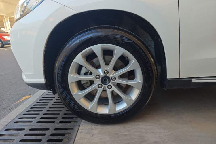 Used Haval H2 2017 Red-Label 1.5T Automatic Two-Wheel Drive Elite Model Left Front Wheel Hub