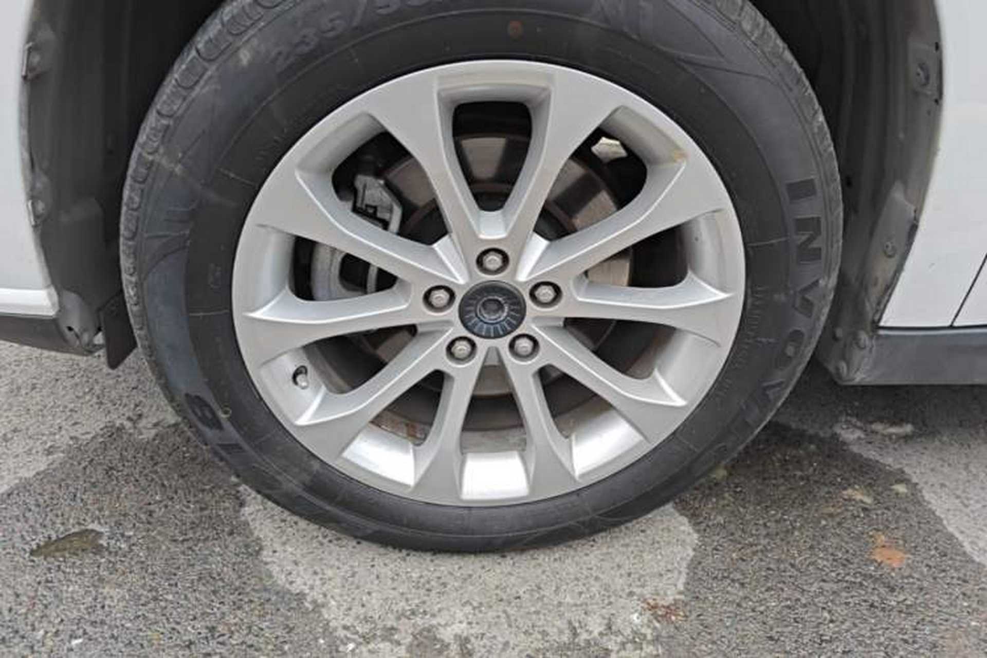 Used Haval H2 2017 Red-Label 1.5T Manual Two-Wheel-Drive Elite Model Left Front Wheel Hub