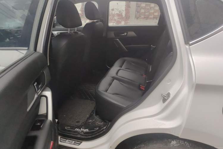 Used Haval H2 2017 Blue Label 1.5T Manual Two-Wheel Drive Luxury Model Left Rear Seat