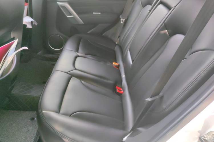 Used Haval H2 2017 Red-Label 1.5T Manual Two-Wheel Drive Comfort Model Left Rear Seat