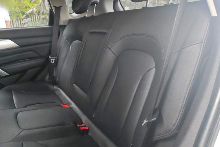 Used Haval H2 2017 Red-Label 1.5T Manual Two-Wheel-Drive Elite Model Left Rear Seat