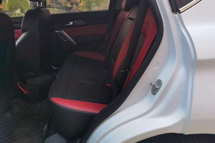 Used Haval H2 2017 Blue Label 1.5T Manual Two-Wheel Drive Elite Model Left Rear Seat