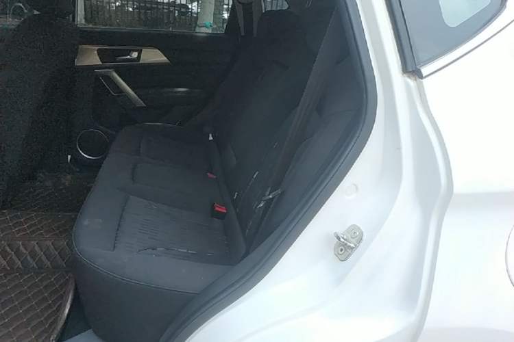 Used Haval H2 2017 Red-Label 1.5T Manual Two-Wheel Drive Comfort Model Left Rear Seat
