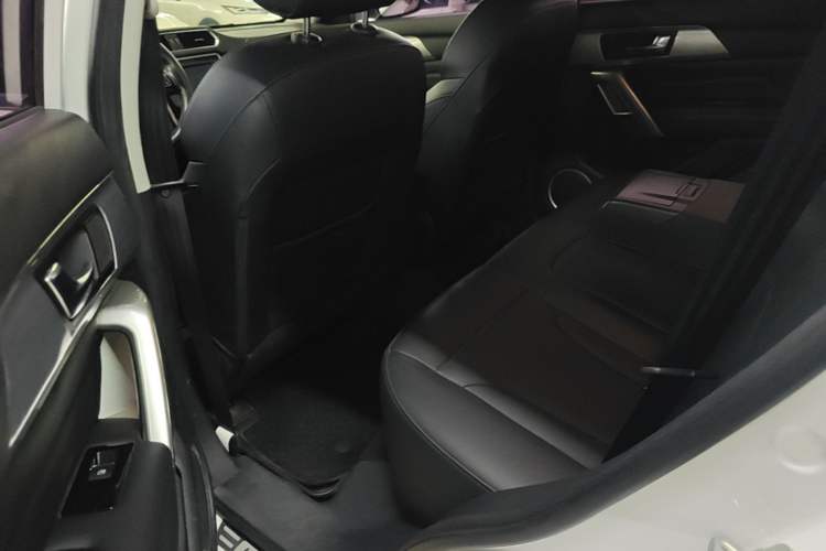 Used Haval H2 2017 Red-Label 1.5T Automatic Two-Wheel Drive Elite Model Left Rear Seat