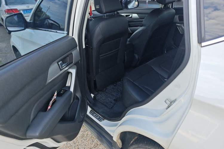 Used Haval H2 2017 Red-Label 1.5T Manual Two-Wheel Drive Luxury Model Left Rear Seat