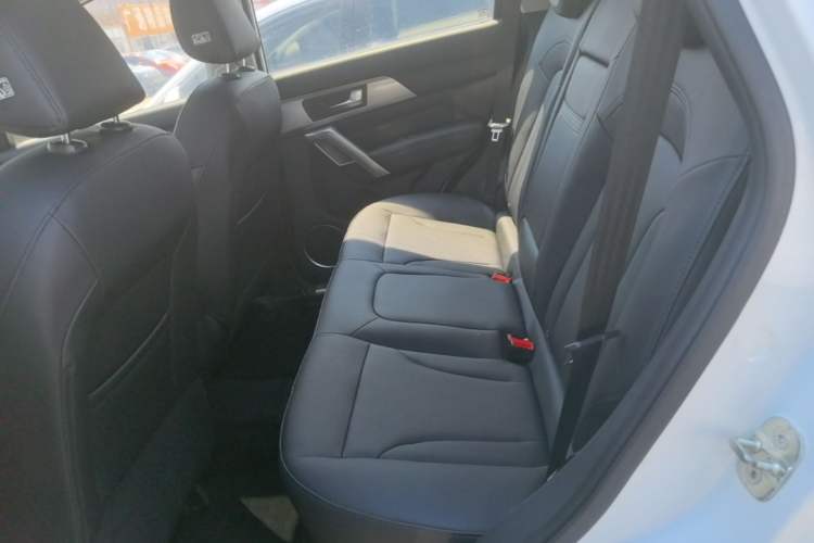 Used Haval H2 2017 Red-Label 1.5T Manual Two-Wheel-Drive Elite Model Left Rear Seat