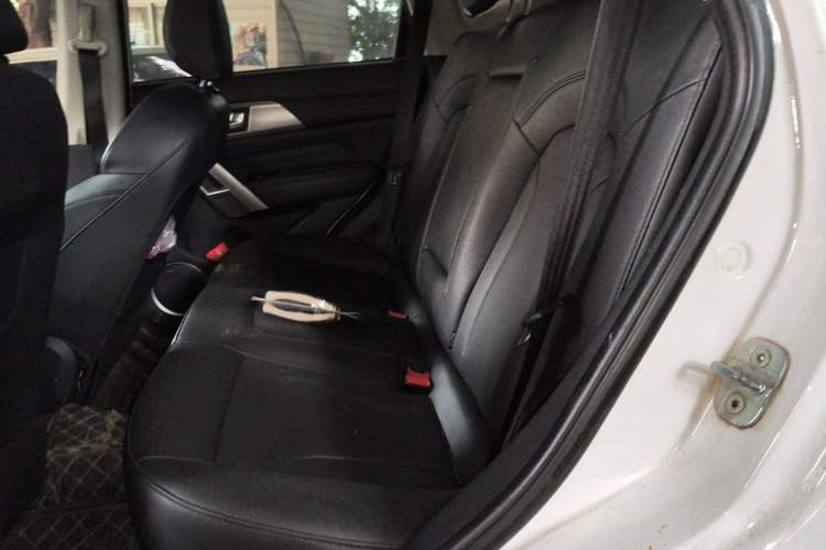 Used Haval H2 2017 Red-Label 1.5T Manual Two-Wheel Drive Luxury Model Left Rear Seat