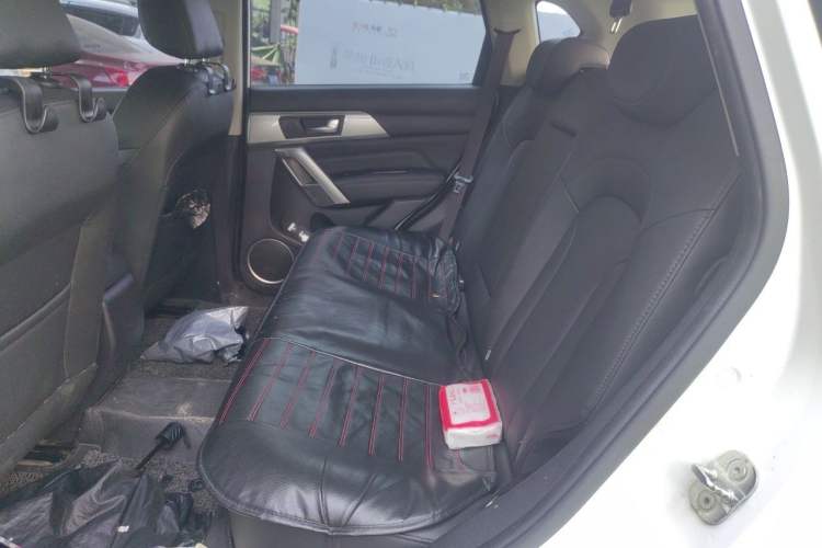 Used Haval H2 2017 Red-Label 1.5T Manual Two-Wheel Drive Luxury Model Left Rear Seat