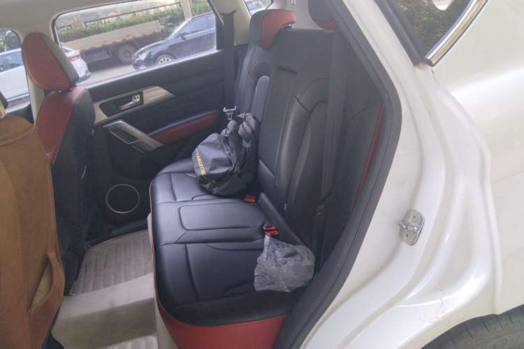 Used Haval H2 2017 Red-Label 1.5T Manual Two-Wheel Drive Comfort Model Left Rear Seat