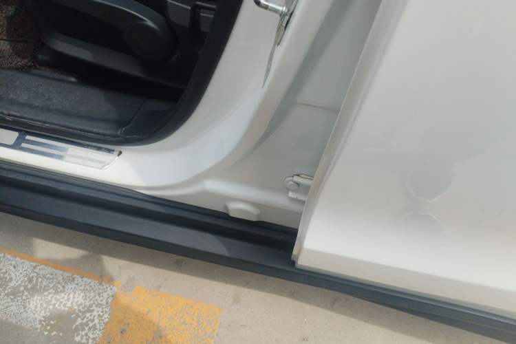 Used Haval H2 2017 Red-Label 1.5T Automatic Two-Wheel Drive Luxury Model Left Side Sill