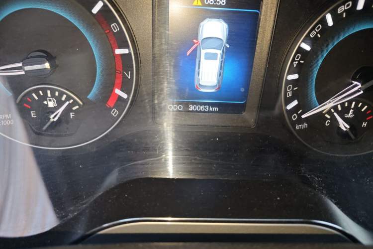 Used Haval H2 2017 Red-Label 1.5T Manual Two-Wheel Drive Comfort Model Odometer Close Up