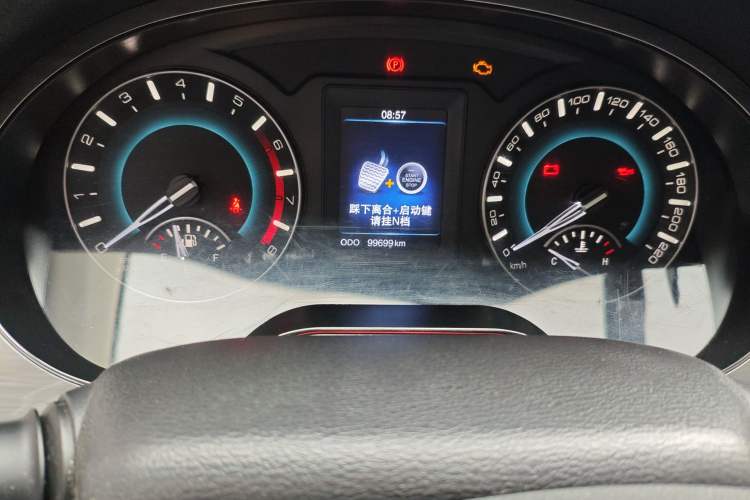 Used Haval H2 2017 Red-Label 1.5T Manual Two-Wheel Drive Comfort Model Odometer Close Up