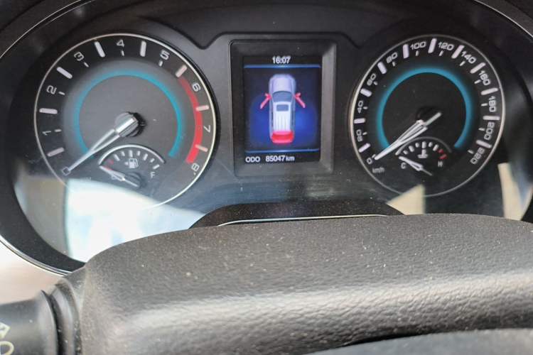 Used Haval H2 2017 Red-Label 1.5T Manual Two-Wheel Drive Luxury Model Odometer Close Up