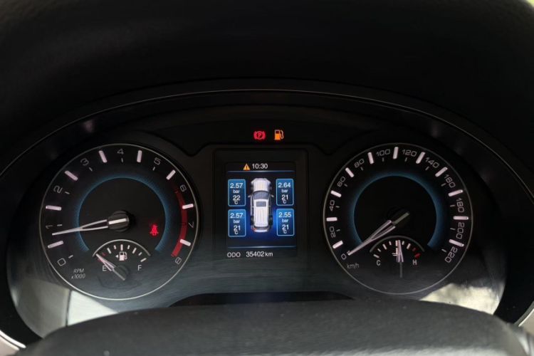 Used Haval H2 2017 Red-Label 1.5T Manual Two-Wheel Drive Luxury Model Odometer Close Up