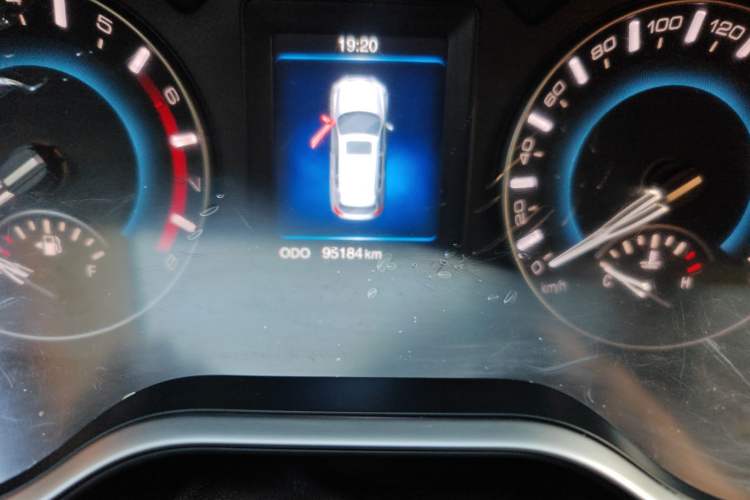 Used Haval H2 2017 Blue Label 1.5T Manual Two-Wheel Drive Luxury Model Odometer Close Up