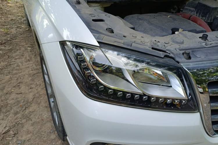 Used Haval H2 2017 Red-Label 1.5T Manual Two-Wheel-Drive Elite Model Right Front Headlight
