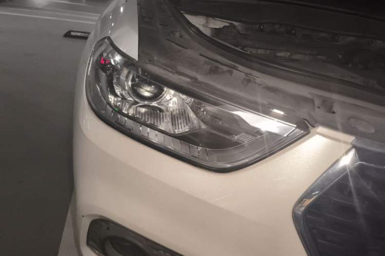 Used Haval H2 2017 Blue Label 1.5T Manual Two-Wheel Drive Elite Model Right Front Headlight