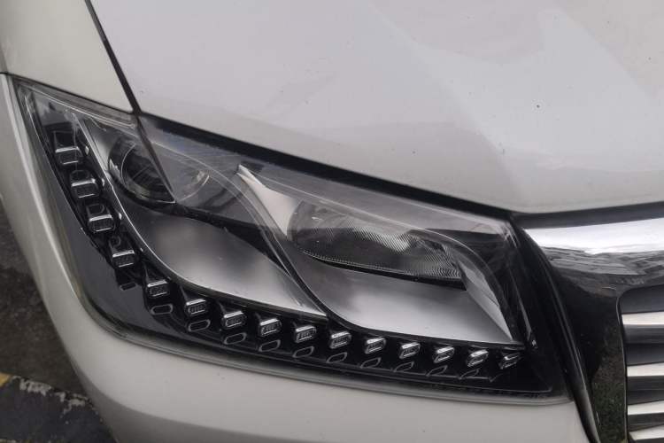 Used Haval H2 2017 Red-Label 1.5T Manual Two-Wheel-Drive Elite Model Right Front Headlight