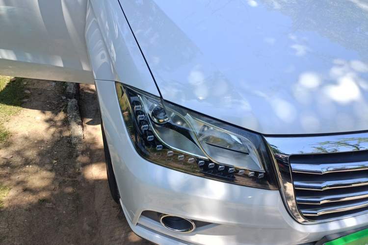 Used Haval H2 2017 Red-Label 1.5T Manual Two-Wheel Drive Luxury Model Right Front Headlight