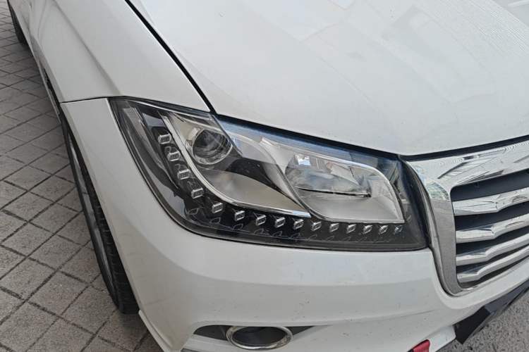 Used Haval H2 2017 Red-Label 1.5T Automatic Two-Wheel Drive Luxury Model Right Front Headlight