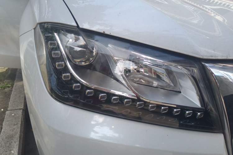 Used Haval H2 2017 Red-Label 1.5T Manual Two-Wheel Drive Luxury Model Right Front Headlight