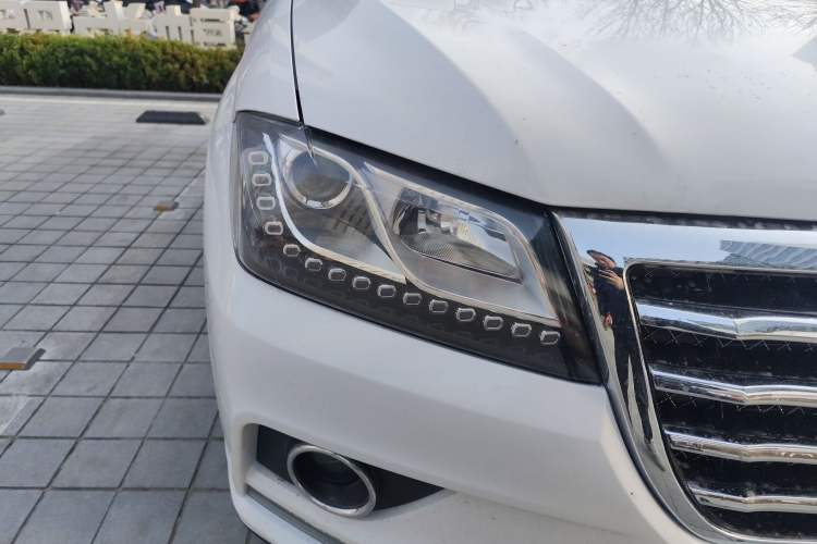Used Haval H2 2017 Red-Label 1.5T Automatic Two-Wheel Drive Elite Model Right Front Headlight