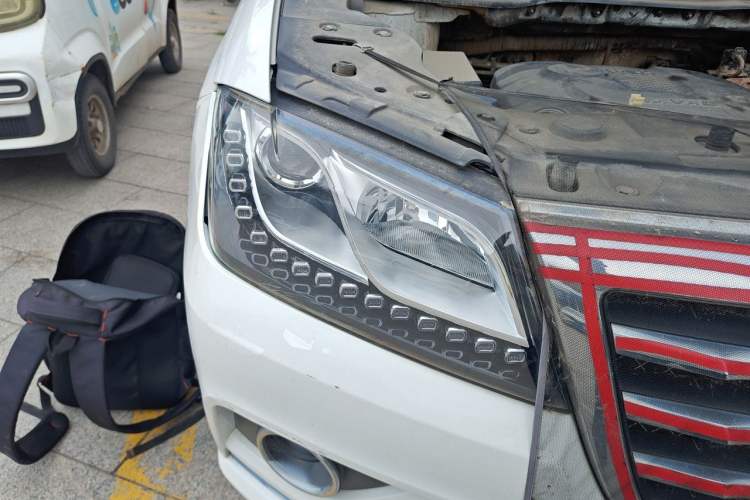 Used Haval H2 2017 Red-Label 1.5T Manual Two-Wheel Drive Luxury Model Right Front Headlight