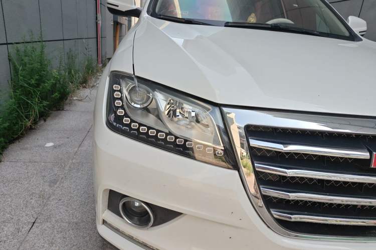 Used Haval H2 2017 Red-Label 1.5T Automatic Two-Wheel Drive Elite Model Right Front Headlight
