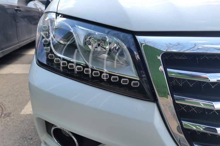 Used Haval H2 2017 Red-Label 1.5T Automatic Two-Wheel Drive Elite Model Right Front Headlight